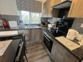 140 Bermuda, Hemsby - Two storey, three bed chalet, sleeps 6, bed linen and towels included, onsite entertainment on a pet free site